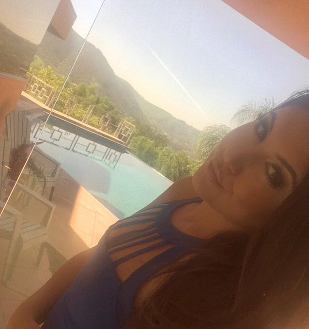 On set selfie 😜💋 http://t.co/RzY2EPB8Ak<a href="/tag/fan"class="tags"><span>#fan</span></a>