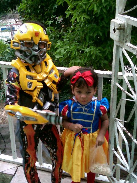 Desi_201286's tweet photo. @AtomicoOficial mi hijo yeiker y mi hija natalia ven atomico saludos a todos #SelfieAtómico http://t.co/AmuuwxbgLg