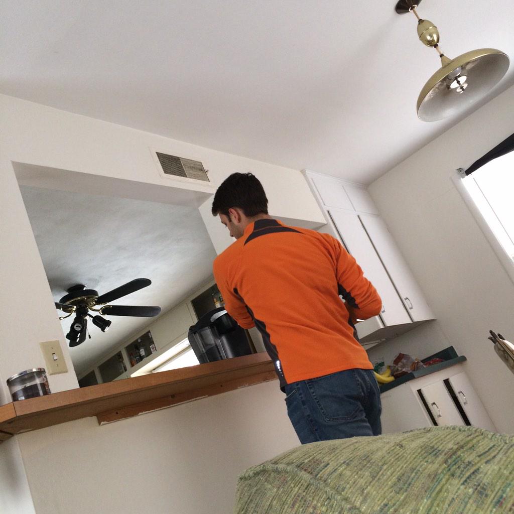 302_ann's tweet photo. The stay at home mom cleaning the kitchen today. A healthy kitchen is key to a healthy home http://t.co/nx3ReH8vx4