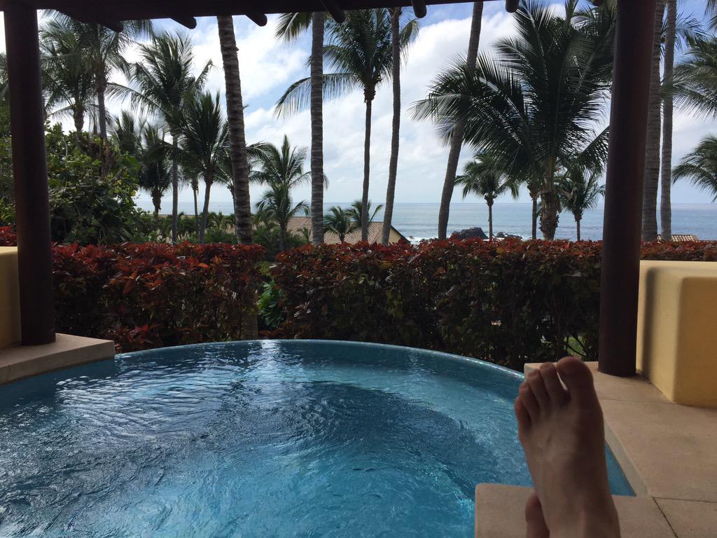 TejasCary's tweet photo. Did the beach thing yesterday but when my room comes with a private pool, why would I go anywhere else?#fspuntamita http://t.co/hnRN9O6T0o