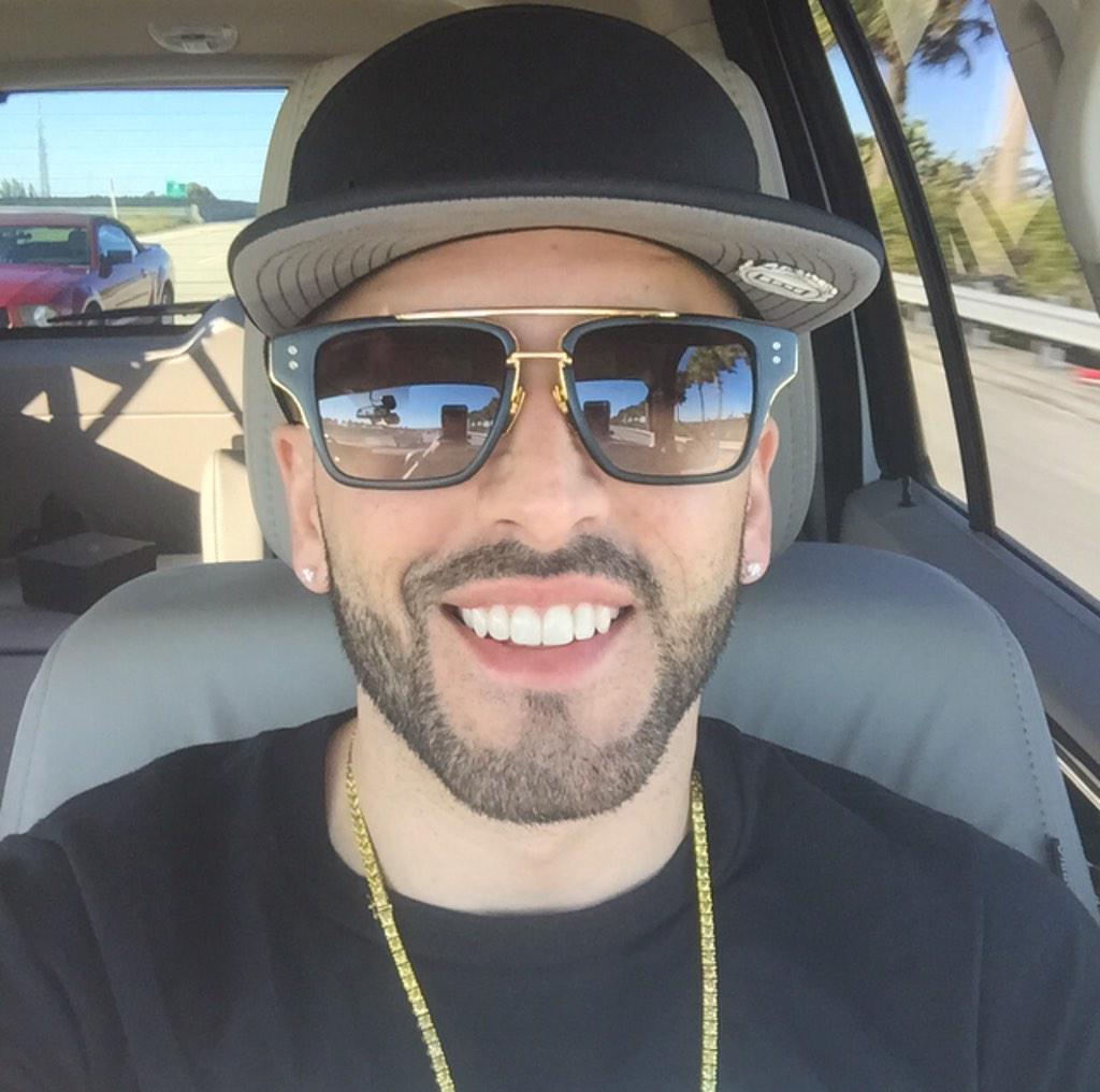 yandeloficial's tweet photo. @DIRECTVChile: ¡Sube tu mejor Selfie y participa por una entrada doble para ver a @llandel_malave! ME GUSTARIA GANAR😛 http://t.co/WwGJ8hNt4v