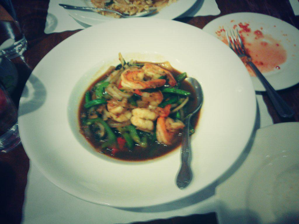 OfficialPheen's tweet photo. So Good #thai #Shrimps #srisiam http://t.co/jJczDBl1a2