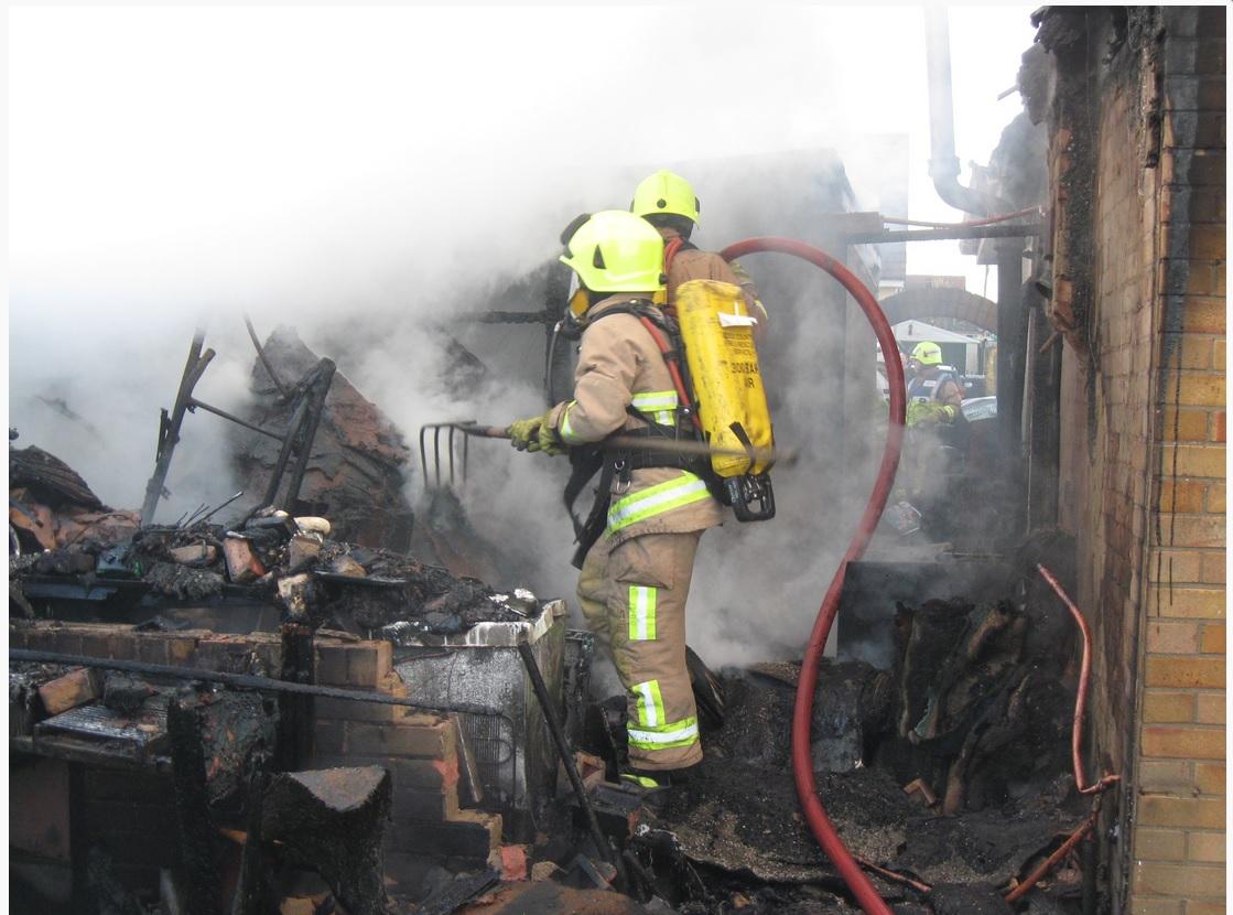 Four fire crews tackle devastating Essex house and garage blaze j.mp/1CPlPF7 #Wickford