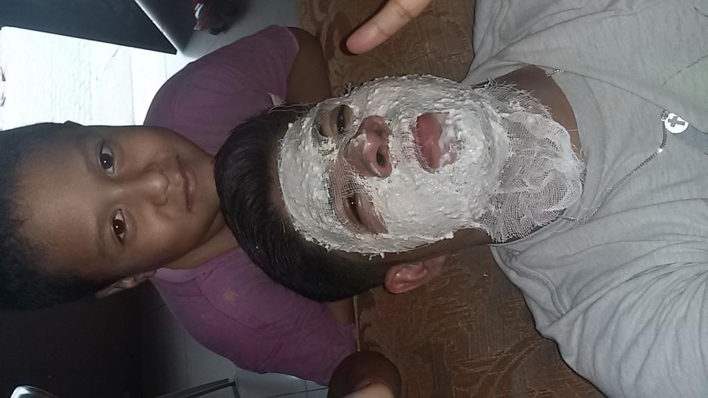 LuiggiCL's tweet photo. Una mascarilla hidrat de confianza.. !Pilas! http://t.co/5YlRpLcMYO
