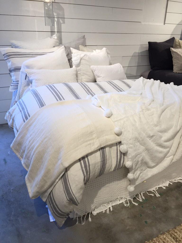 JMontgomeryATL's tweet image. Spotted this bedding by Pom Pom @CodarusShowroom #Atlanta today. Comfort is lux. #DesignLUX @DesignLuxChat