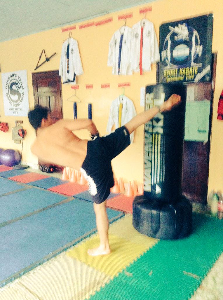 dbanegasItf's tweet photo. Entrenando fuerte todos los días #AMOLASARTESMARCIALES http://t.co/fGD3YAaWBY