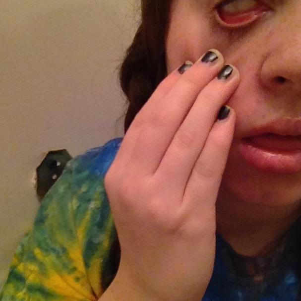 captivatelonely's tweet photo. how i feel bc all i wanted was to feel prtty and im shit http://t.co/ORGGL1A1hH