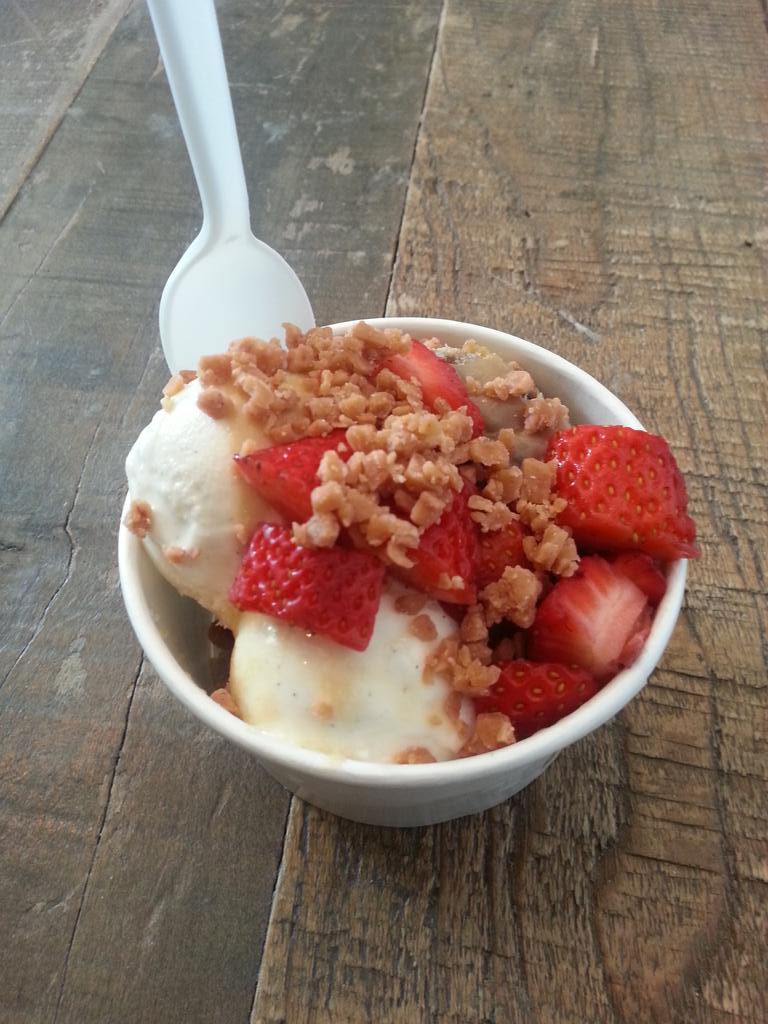 regina's tweet photo. When your fifth meeting of the day turns into a bread pudding party. http://t.co/A8THwgmNmT