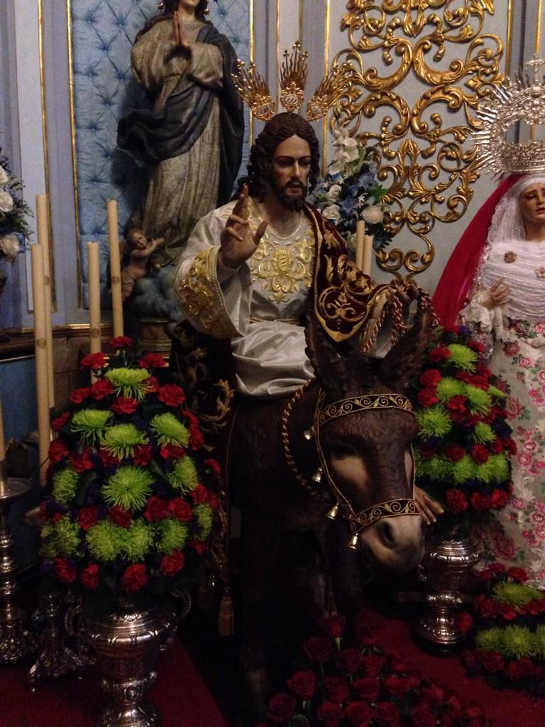 pollinicayrocio's tweet photo. Ya esta el señor en la Capilla de la Inmaculada. Agradecer a todos los  que nos han ayudado http://t.co/6vIx30ygIy