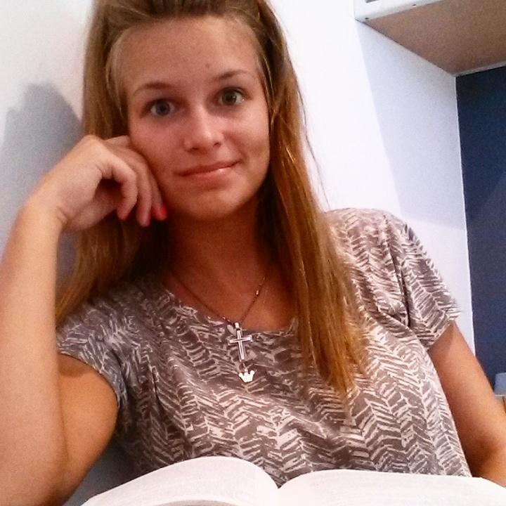 FannyGemmink's tweet photo. Leyendo #LaCuartaCripta http://t.co/h6rnLjORMo