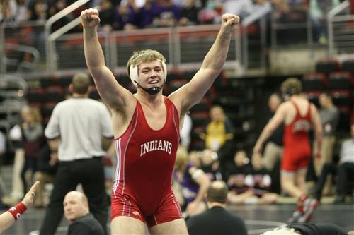 jmipatterson's tweet photo. Capped by Paulson's pin at 220, Forest City went 3-0 on Thursday: #iahswr http://t.co/5q4w4CsujN