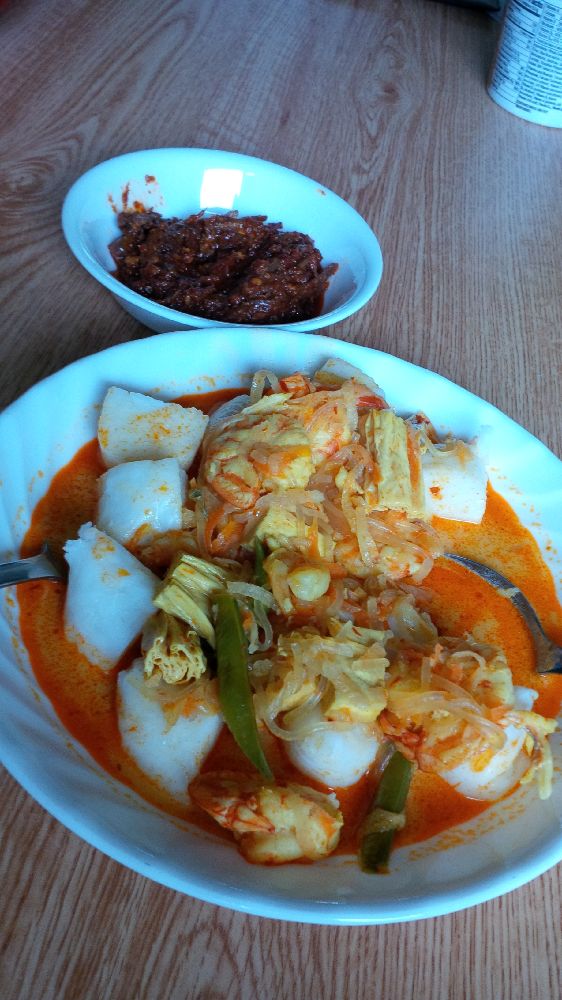 erisjemadi's tweet image. The home cooked #Lontong and #SambalTumis, only in Monterey! Care to join me @Azalinamalaysia??? \=D/ =))