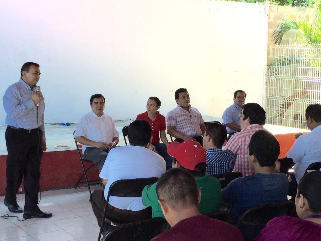 rocalan's tweet photo. @RED_CIUDADANA_ reunion de  promotores de Chetumal y Bacalar!!Somos Muchos Y Cada Día Somos Más!seguimos la tradición http://t.co/rg4wcxPtwe