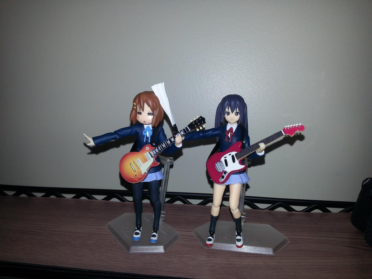 The_DarthMario's tweet photo. 1st was #Azusa. 2nd was #Yui, which formed #YuiAzu, and made my own paper-fan. :) then got the rest of the #K_ON cast http://t.co/7psgjkBzIn