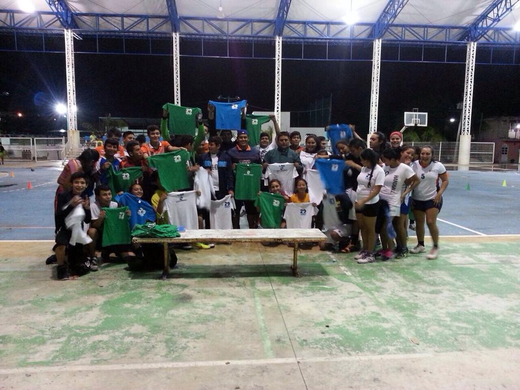 rocalan's tweet photo. @RED_CIUDADANA_ presente en Isla Mujeres coordinando por Enrique Barros apoyando y fomentado el deporte  Somos Muchos http://t.co/aKdXzwBnoE