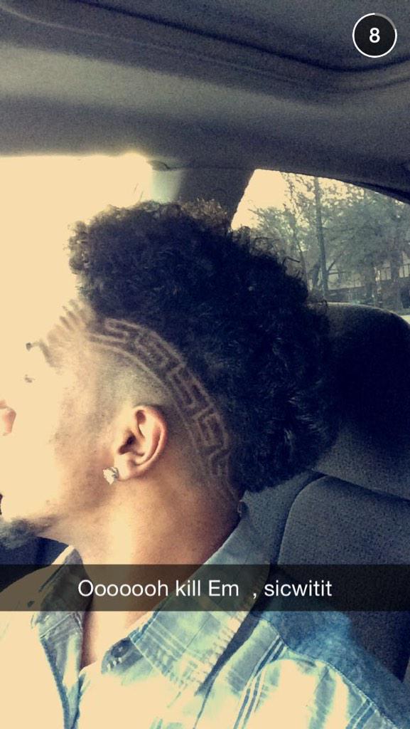 darbyrae's tweet photo. kobe: have you ever played temple run?

barber: say no more http://t.co/Z4qvVXxT0S