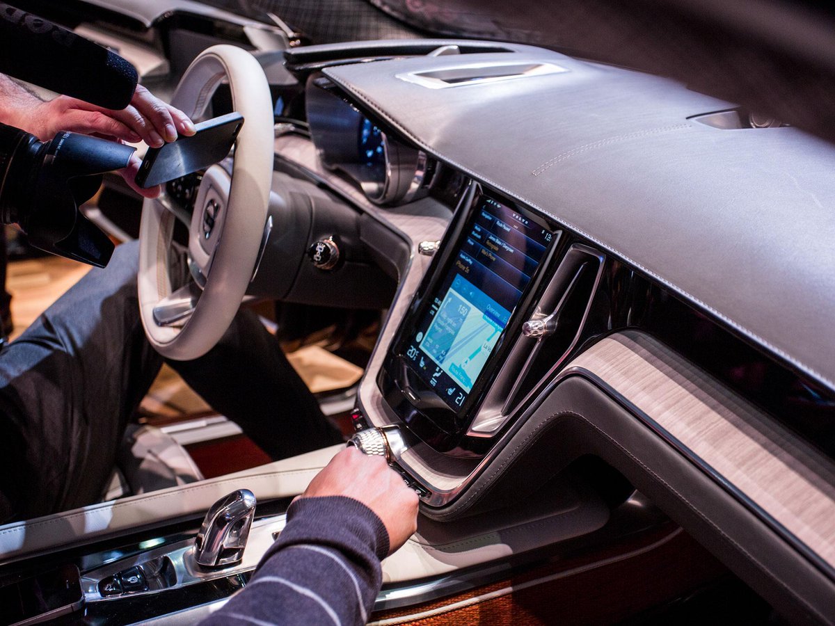 EXCLUSIVE: Apple wants to start producing cars by 2020 bloom.bg/1vkt7Ro