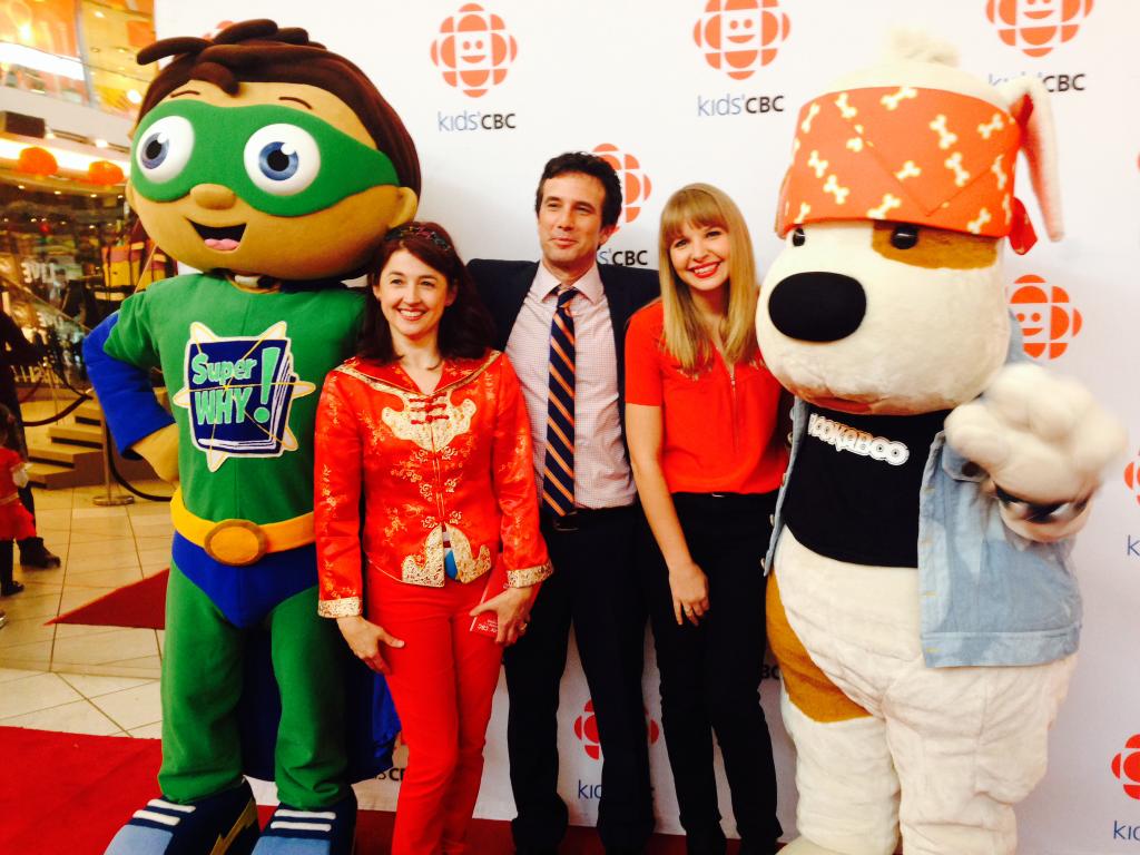 Cannot believe Super Why wanted to tale a picture with me.  Ok ...maybe he was talking to <a href="/JWagstaffe/">Johanna Wagstaffe</a> .