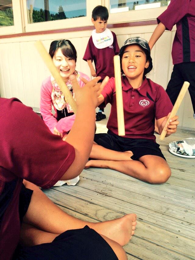 swynz's tweet photo. After a quick dip in a local thermal pool we've shared a kai of hangi with the kids at kura before learning tititorea http://t.co/LwBOmLkMyp