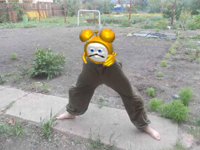 memelordx's tweet photo. @C_Copenheaver when you realize you're a clock with human legs http://t.co/8CN1hbE6em