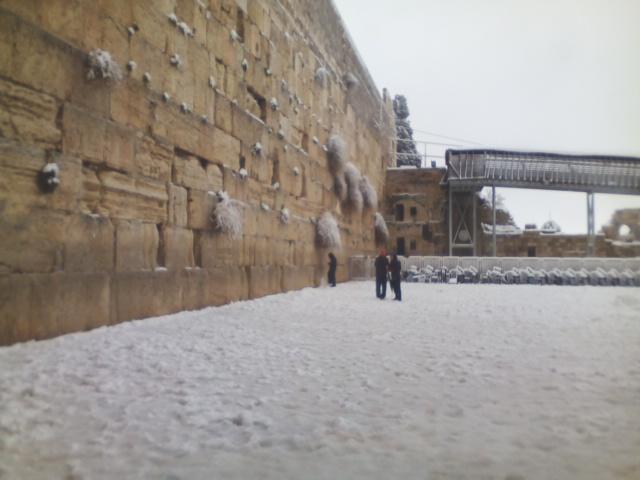 Israeliupdates's tweet photo. Another few shots at the kotel http://t.co/HnUsw0DUXk