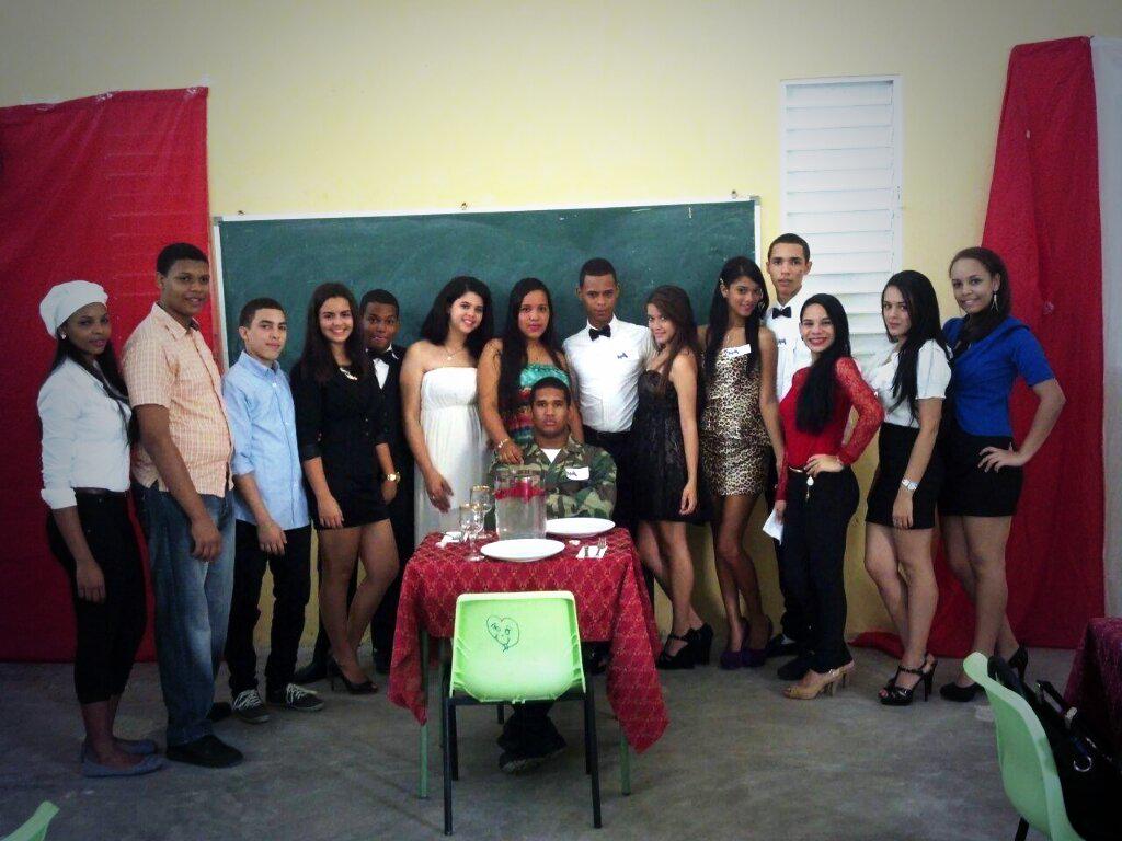Rijo_massiel's tweet photo. #PromInfo2k15 #PromInfo2k15 #PromInfo2k15 #PromInfo2k15 #PromInfo2k15 🎵🎧Romeo Santo 🎶🎶🎶 http://t.co/fop9I4SJff