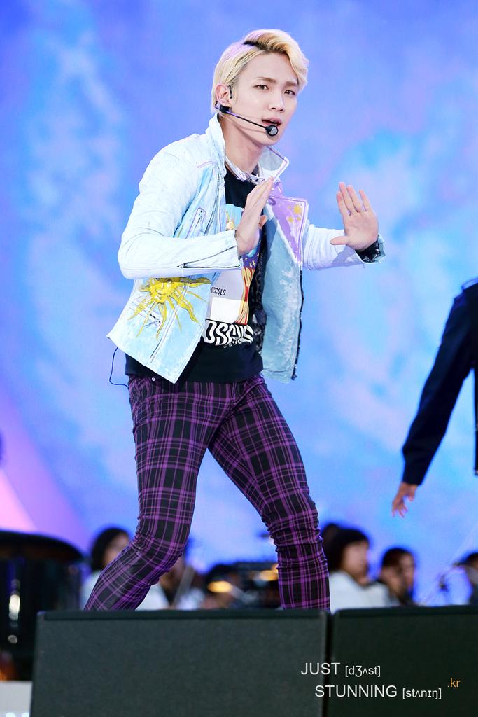juststunning's tweet photo. 안녕하세요. 트윗으론 굉장히 오랜만입니다:) 제 홈페이지에 있는 사진으로 포토북을 내신다는 분이 있어 새해부터 구질구질한 글을 적게 되었네요. 포토북이름한번 기막히네요 스틸링유어하트! @keybumt0923 http://t.co/BXAbgeFFCn