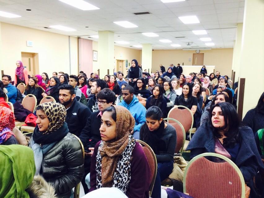MCC_YAP's tweet photo. The audience is captivated by Jay. #MCCserial http://t.co/YY3d7qdQrJ