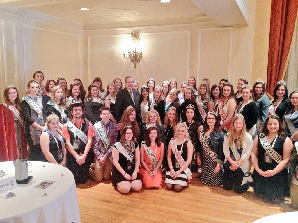 JeffLealPtbo's tweet photo. It was a pleasure to officially kick off #OAAS Convention tonight &amp; meet Ontario's Fair Ambassadors #OntAg http://t.co/uz6YlhMacQ