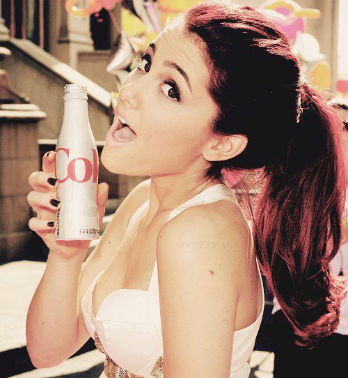 comparingariana's tweet image. 