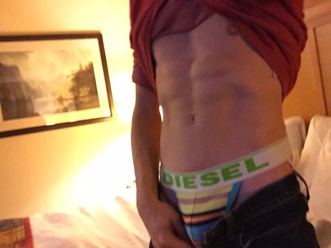Woot 4k #followers! Let's get it to 5k :D camming now at http://t.co/mFe4kFfJNJ @chaturbate #gay #webcamchat