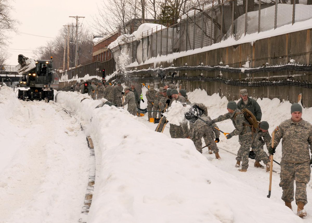 .#MA <a href="/USNationalGuard/">National Guard</a> #Soldiers shovel #MASnow in <a href="/NotifyBoston/">@NotifyBoston</a> at <a href="/MBTA/">MBTA</a> #RedLine <a href="/MassGovernor/">Governor Maura Healey</a> #WinterStormNeptune