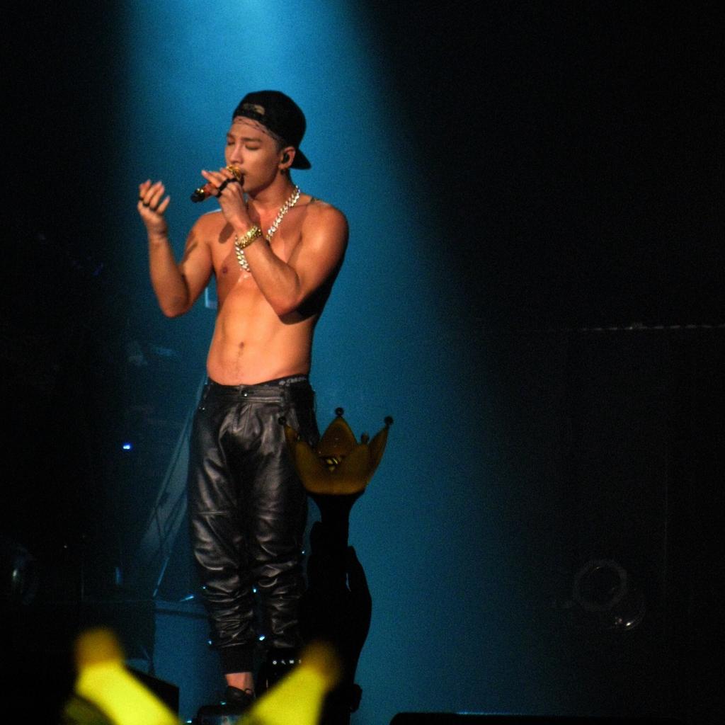 APopNews's tweet photo. #TAEYANGRISEINJAKARTA... http://t.co/Dwv7rXtNJy