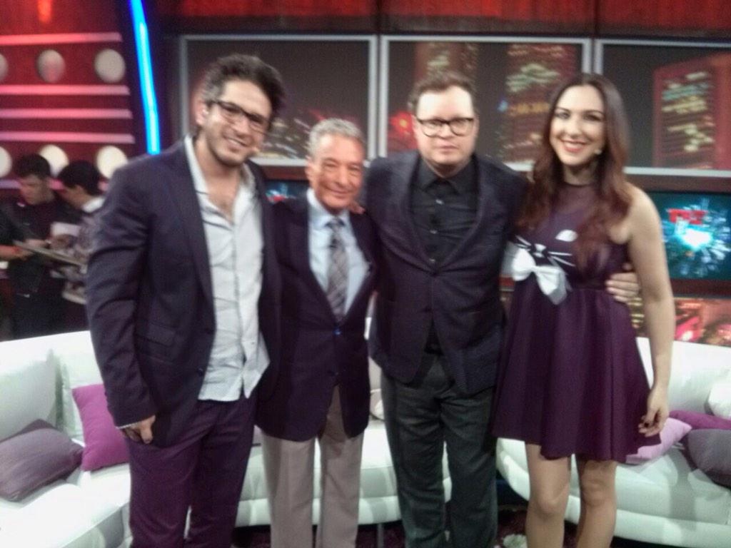 SandraCorcuera's tweet photo. ¡Ya al aire con @LeonelGOficial y @cesarcostaof ! #TresParaLas10 @CarlosATrillo ¡Pongan @RitmosonOficial ! ☺️😁 http://t.co/i1Nx1Yafpy