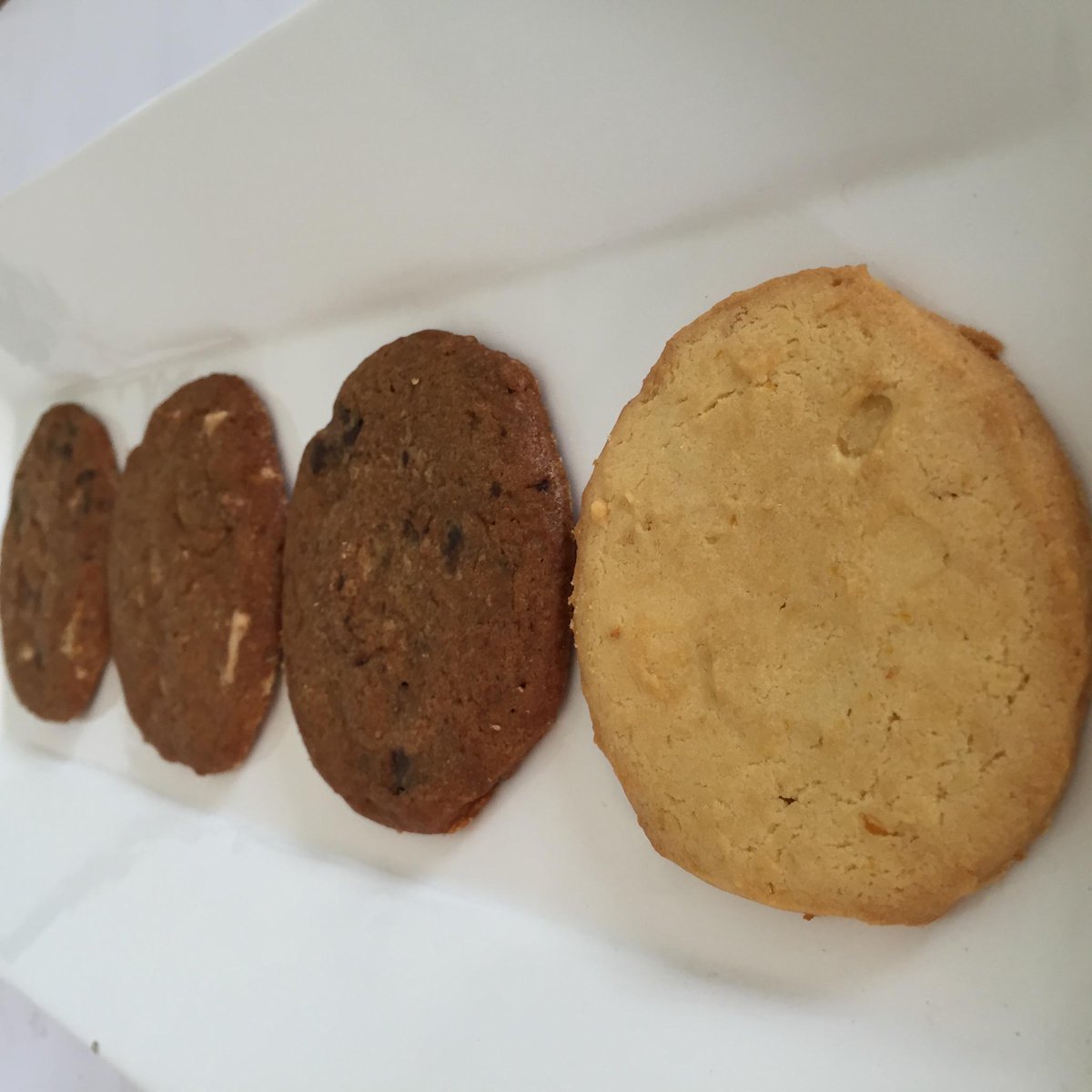 Retro_Gourmet's tweet photo. The best cookies in town... call us today:
Lemon 
Chocolate Chip
White Chocolate
Mixed White &amp; Dark Chocolate chip! http://t.co/QGMHRfA0Vy