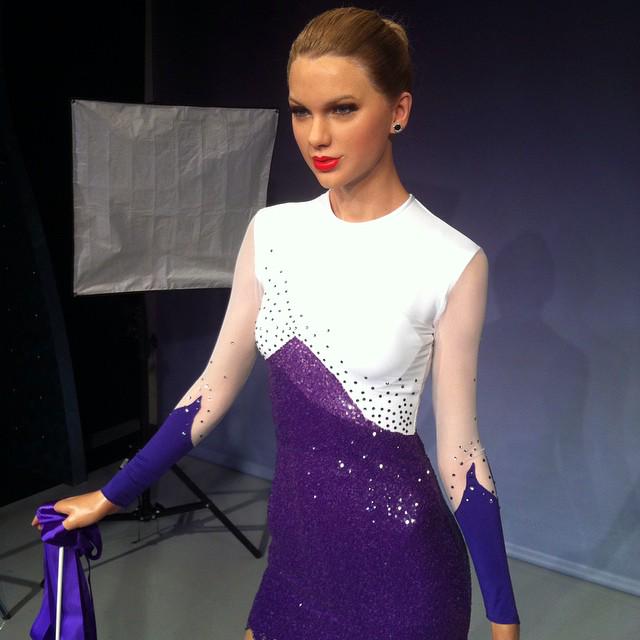 MadameTussauds's tweet photo. #SwiftChange Look 7 - 'Ribbon Dancer'! WIN the #ShakeItOff outfit Taylor is wearing today: http://t.co/BjHB3PQyAP http://t.co/RbRVEnoQAY