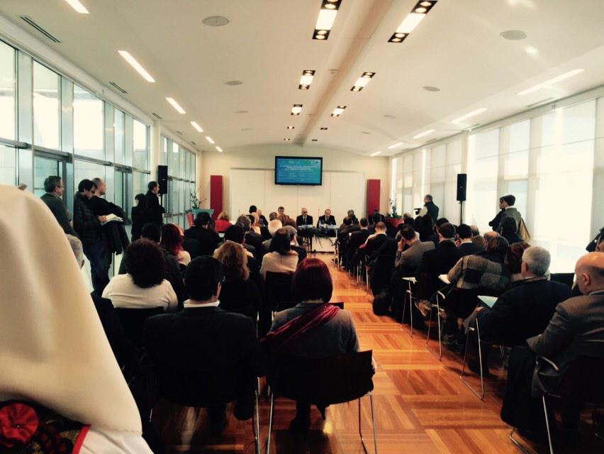 barbara_nudda's tweet photo. #borsaitaloaraba http://t.co/CBVue80uEJ