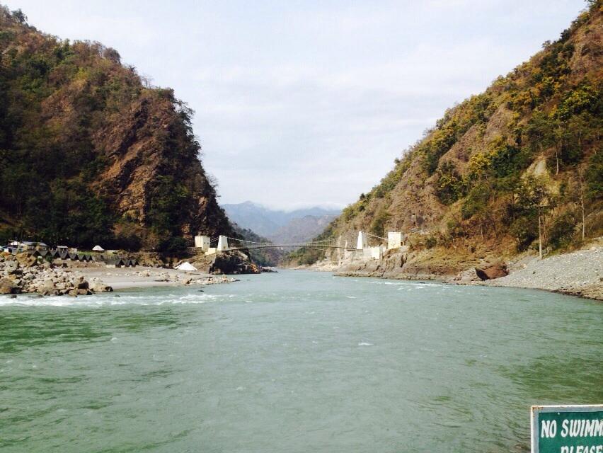 womenshealthInd's tweet photo. Loving our yoga shoot with @MiniShastri in Rishikesh. Look at the view! http://t.co/q3ZrkrqbC5