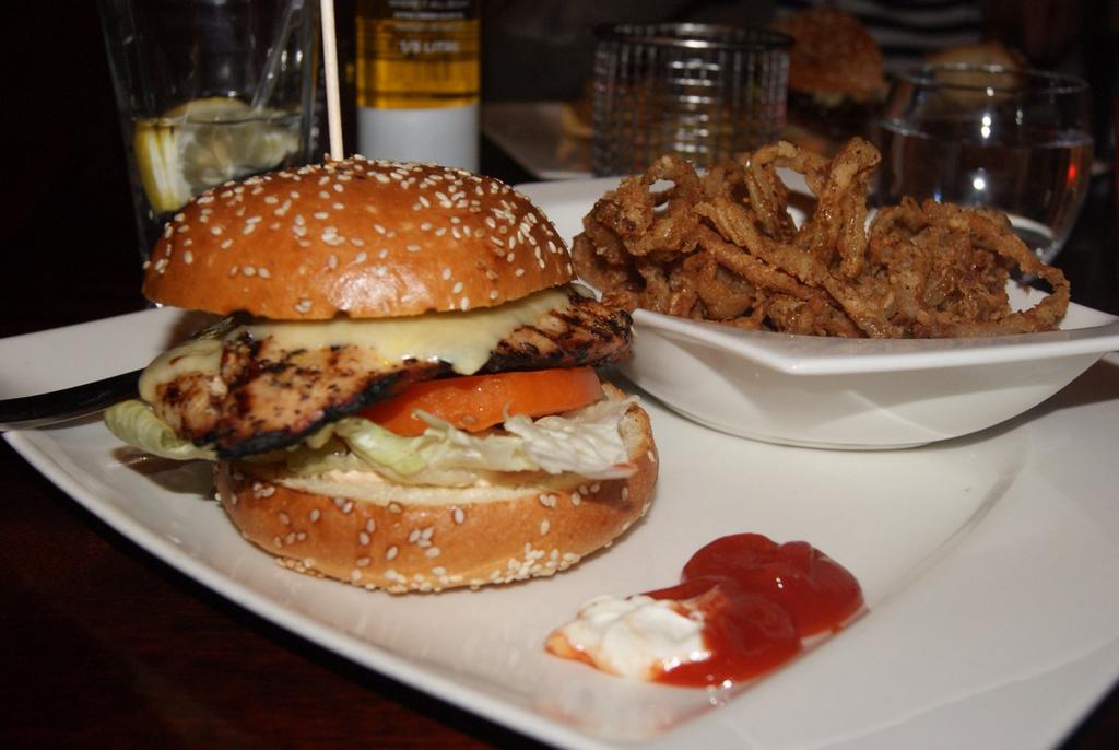 Hijablicious's tweet photo. It's #FoodieFriday today! Fancy some burgers? Check out our review of @TheMeatCoUK http://t.co/hA5H1DYDdi #halalmenu http://t.co/yt6zf4OyyD