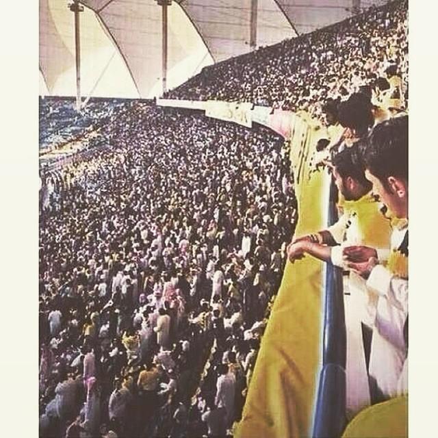Bash1013's tweet photo. نبي شمسك اليو�� تعمي عيون العواذل ،
نبي شمسك مشرقه مايواريها الغياب 💛 http://t.co/SyzAUTAMOJ