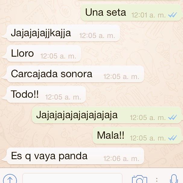 rocio20988's tweet photo. De esta que estas medio dormida en el sofa y derrepente miras el movil y #carcajadasonora #increible #zpis @RousRoss http://t.co/U4UL3W16gU