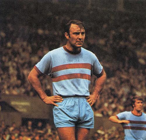 WestHam's tweet photo. HAPPY BIRTHDAY! Happy 75th birthday to former West Ham United and @england striker Jimmy Greaves! #COYI http://t.co/nydBvgXyuk