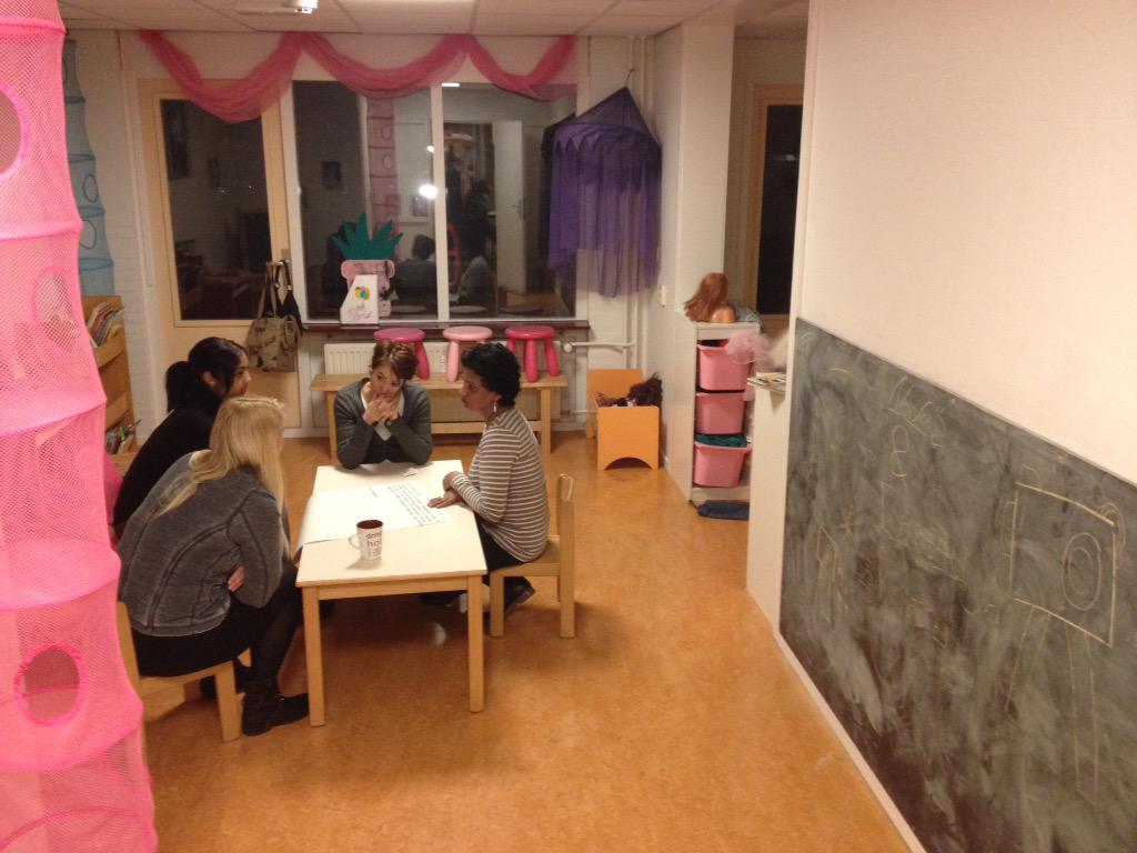 kcPoortugaal's tweet photo. Pedagogische doelen 2015. Complimenten v team van kennis en uitdragen visie Smallsteps v pedagogisch coach. http://t.co/YA6lzDW2aL