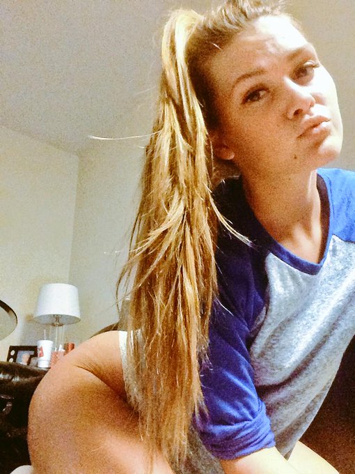 Good night love bugs😴💋 #NoPantsZone #LongHairDontCare that sweet tea peepin in the back ground tho 😋👌💙🍑🙌<a href="/tag/nopantszone"class="tags">#NoPantsZone</a><a href="/tag/longhairdontcare"class="tags">#LongHairDontCare</a>
