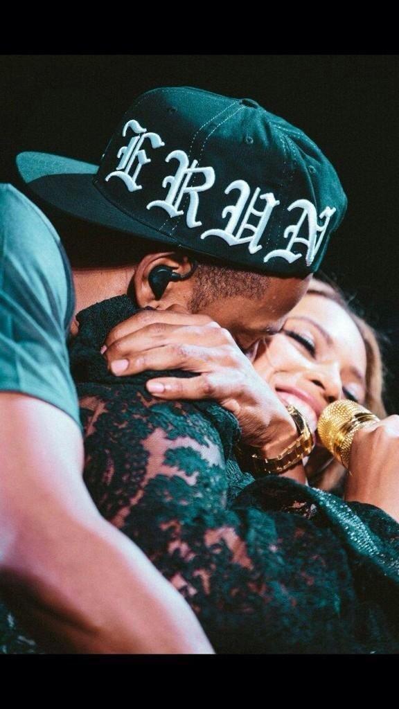 iadorewomen_'s tweet photo. every girl loves being hugged like this http://t.co/ReaLRSna78