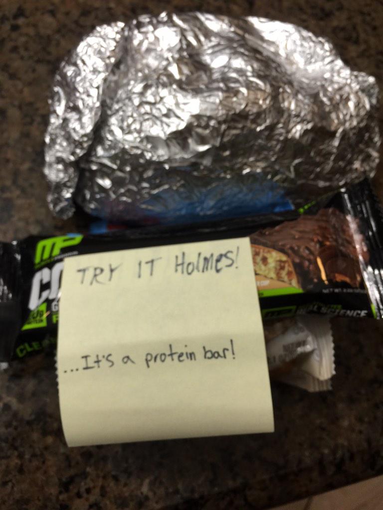 Edoggy23's tweet photo. In pretty sure my dad is going to love my favorite bars!  #Sharing #CombatBar http://t.co/7cXPDy3dmi