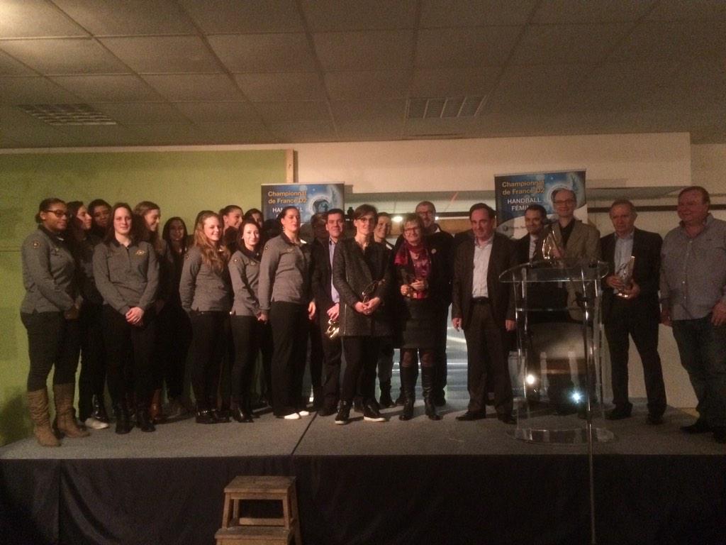 YvesScaviner's tweet photo. Belle soirée partenaires @CTHandBall chez #PierreMatter et remise des Gerald Awards @CHAMBRAY37170 #37 @KarineBois1 http://t.co/koxL3hJj4U