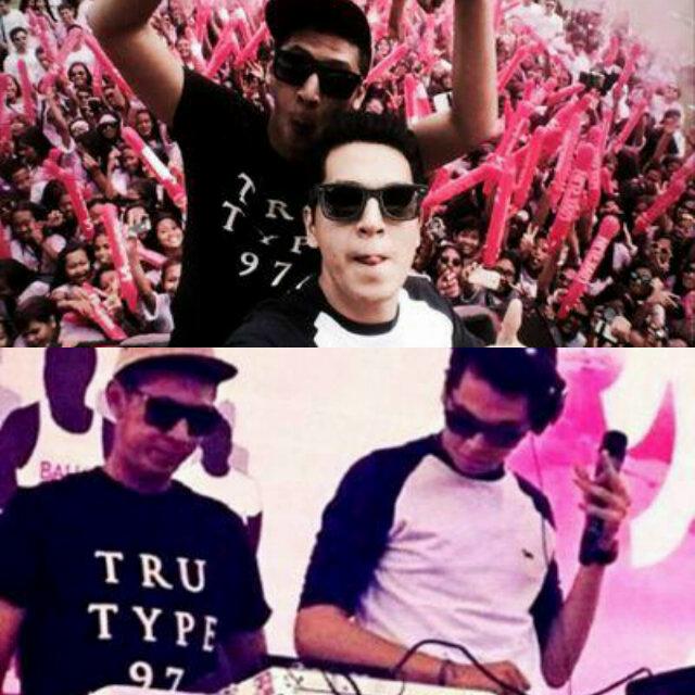 KJLV_indonesia's tweet photo. Ava DJ2 kece ka @kvinjulio n @ramarival ulalaa..yoyoyo..What's Up !! #BaliLoveRun 2015 http://t.co/ESO3UqDqzg