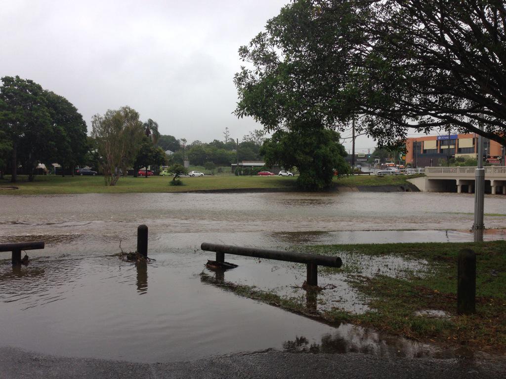 #Brisbane's Norman Creek flooding at Greenslopes <a href="/SthEAdvertiser/">SouthEast Advertiser</a> #TCMarcia #thisisqueensland
