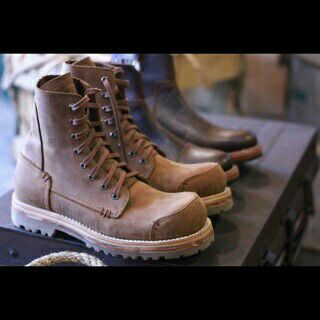 lukmannhkm's tweet photo. READYSTOCK #WAYOUTrocknrollwear#menshoes#mensboots#womenshoes#womenboots ...ayo bagi para rocknroll style http://t.co/U0UMQFkKzN